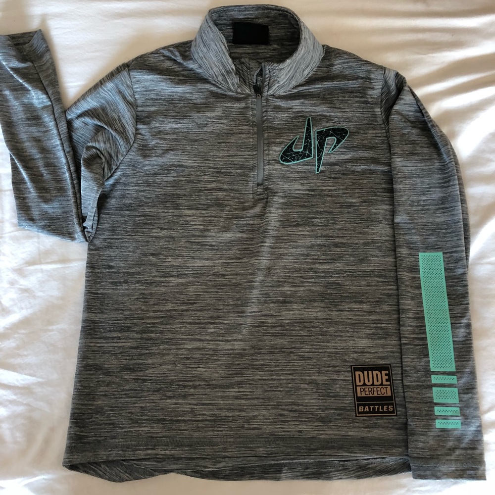 Boys Dude Perfect Pullover - Sz L